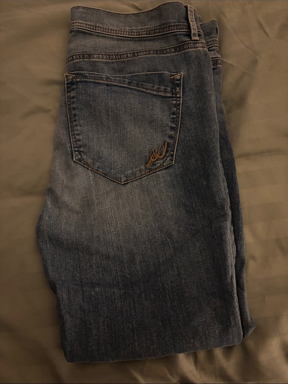 Express Women’s Skinny Jeans in Faded Blue Denim - Picture 3 of 5